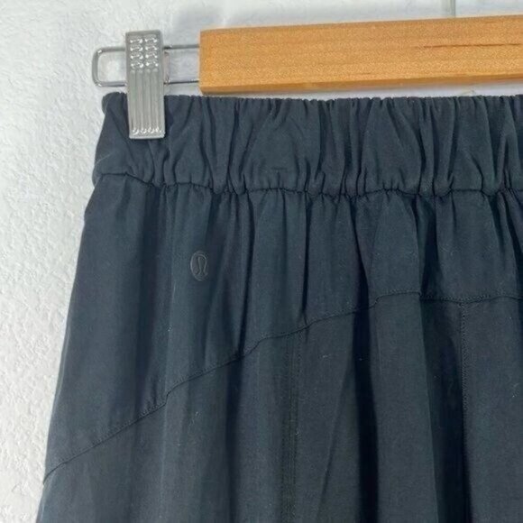 Lululemon Metropolis Maven High Rise Cargo Crop Black‎ size 4 - Picture 4 of 9